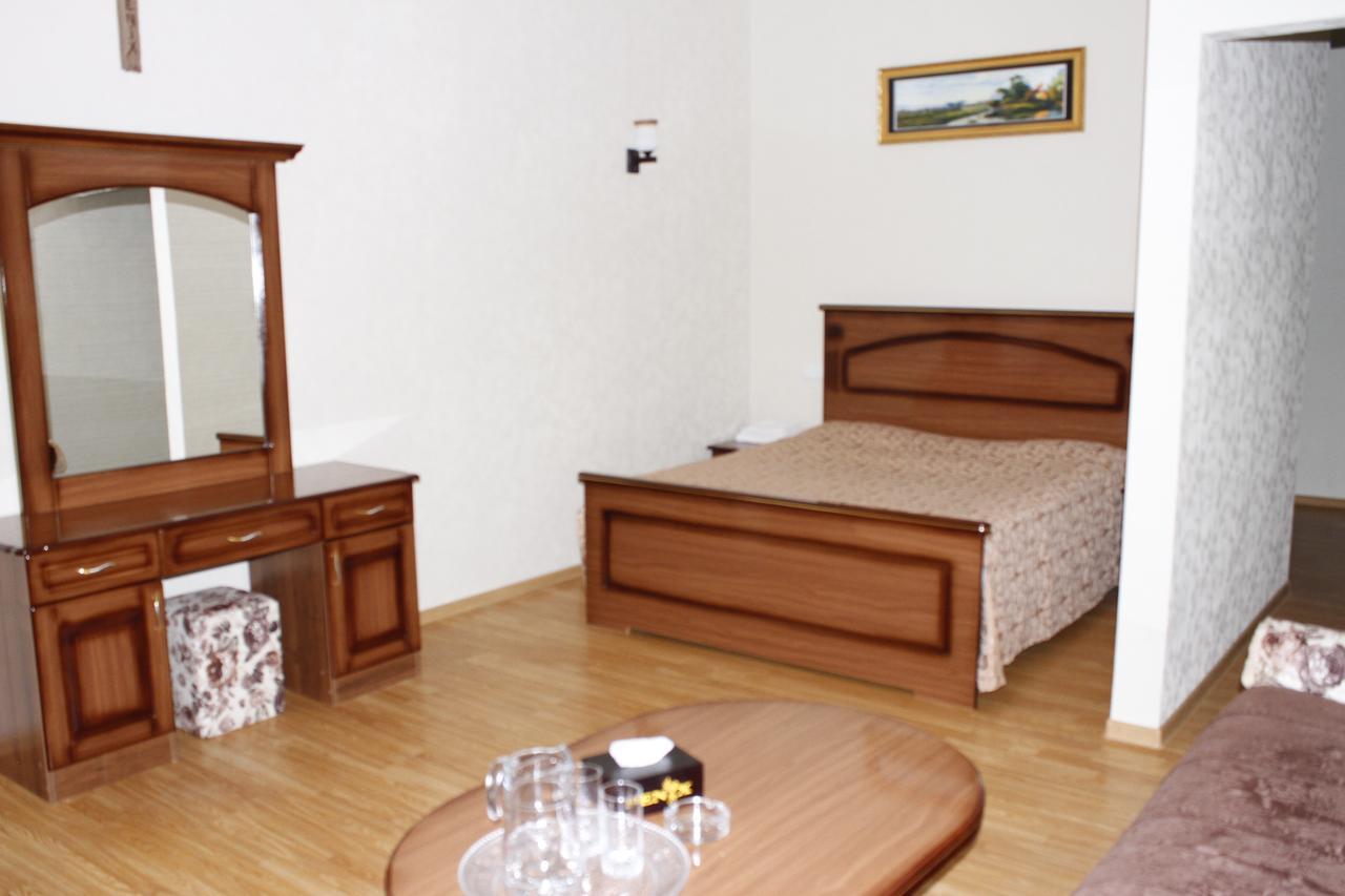 Hotel Fenix Complex Kapan Bagian luar foto