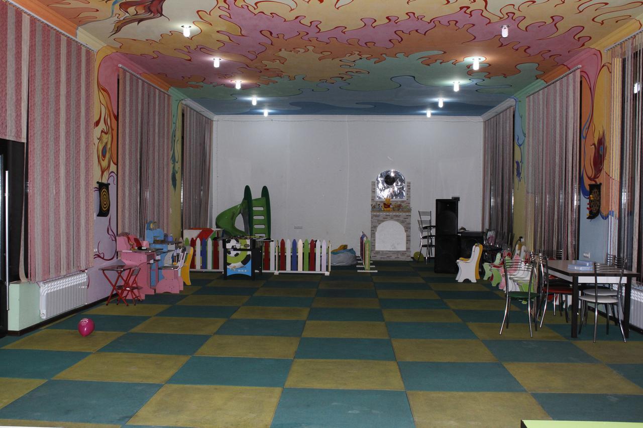Hotel Fenix Complex Kapan Bagian luar foto