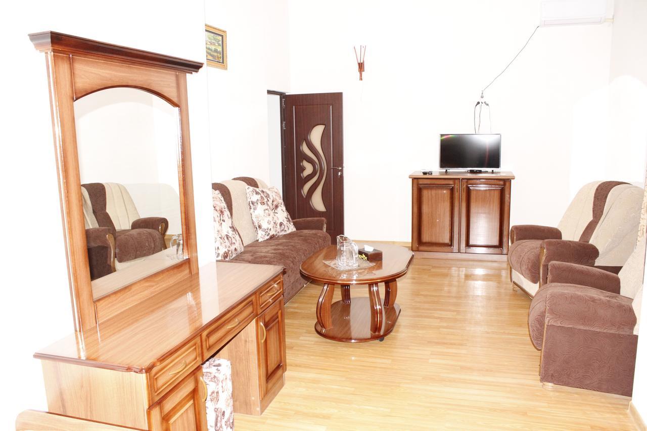 Hotel Fenix Complex Kapan Bagian luar foto