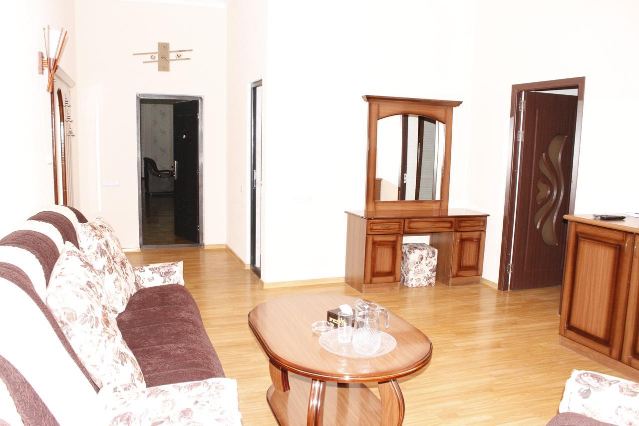 Hotel Fenix Complex Kapan Bagian luar foto
