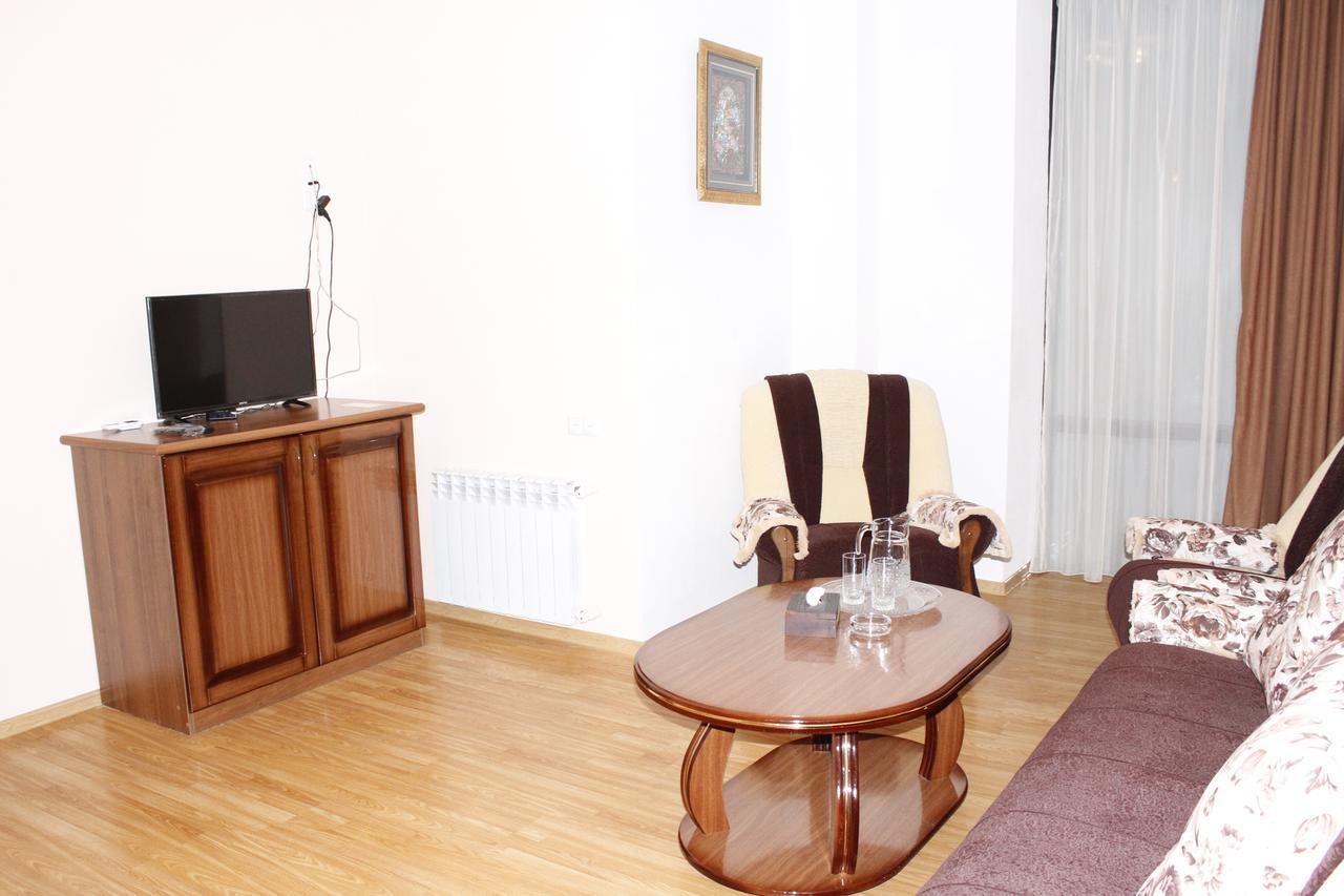 Hotel Fenix Complex Kapan Bagian luar foto