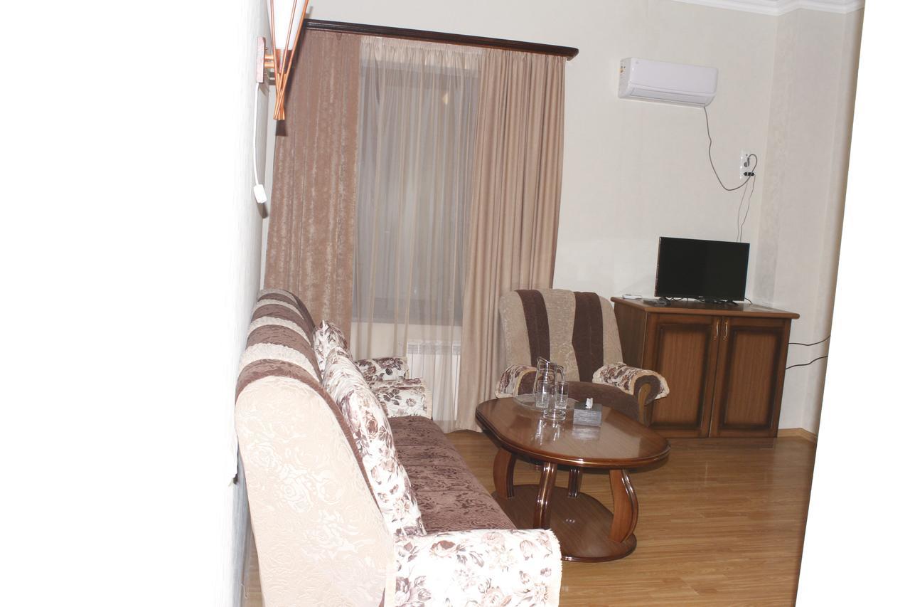 Hotel Fenix Complex Kapan Bagian luar foto